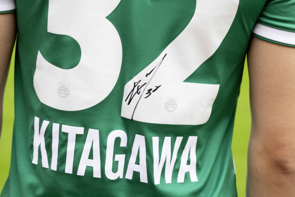 Kitagawa-Trikot mit Unterschrift und Rückennummer 32 von hinten
